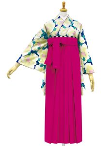 着物と袴のレンタルセット商品画像。袴はピンク色。着物は紺色。椿づくし柄のデザイン。