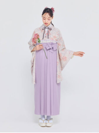 着物と袴のレンタルセット商品画像。袴はラベンダー色。着物はダスティローズ色。花鳥レース柄のデザイン。